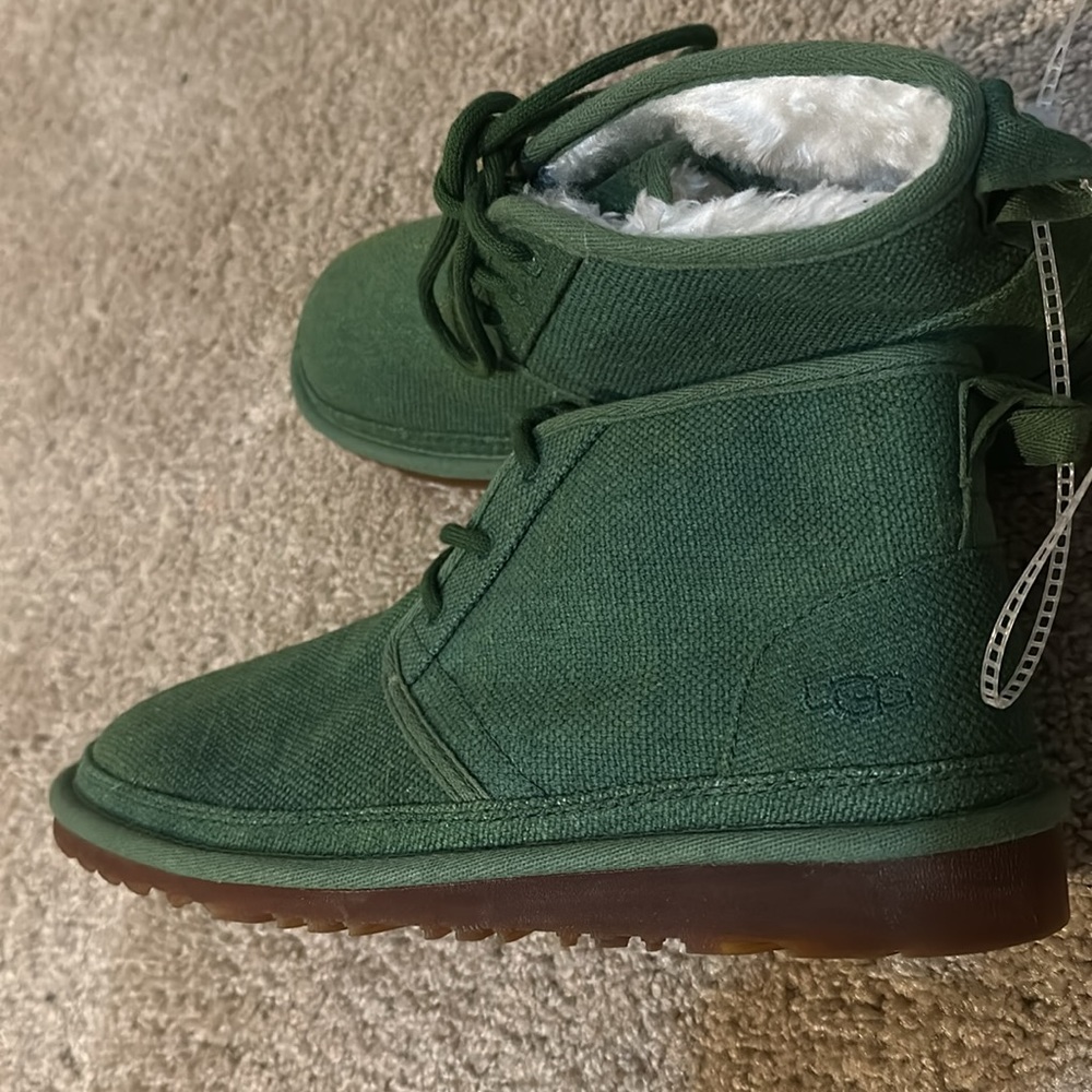 Men UGG size 8 - Picture 3 of 5